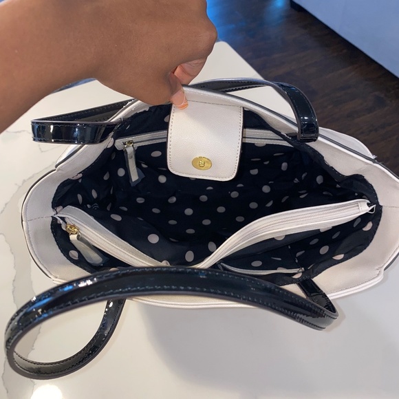 Leather Anne Klein Tote White and Black with Patent Leather Sides and trim - Picture 4 of 6